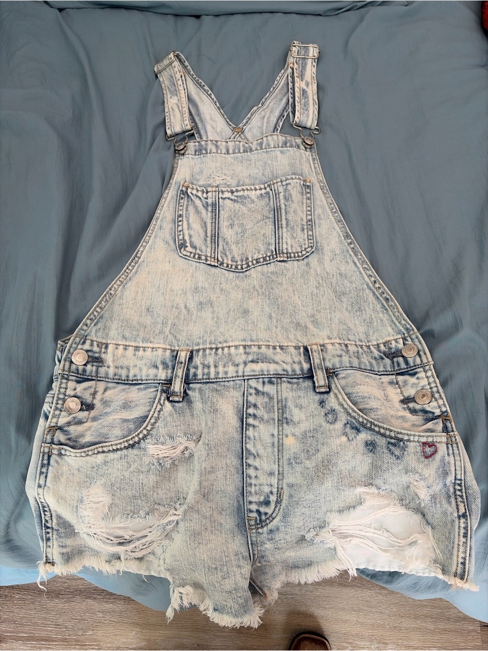 American Eagle Light Wash Denim Women's Overall Shorts - Light Blue